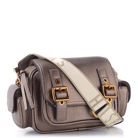 Hispanitas metalická crossbody kabelka s klopou topo BI254143