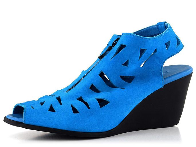 Arche modré nubukové sandály na klínku Eggaya